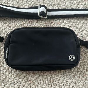 Lululemon Everywhere Crossbody Bag
